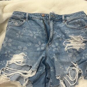 NWT Floral denim shorts! Never worn and so cute
